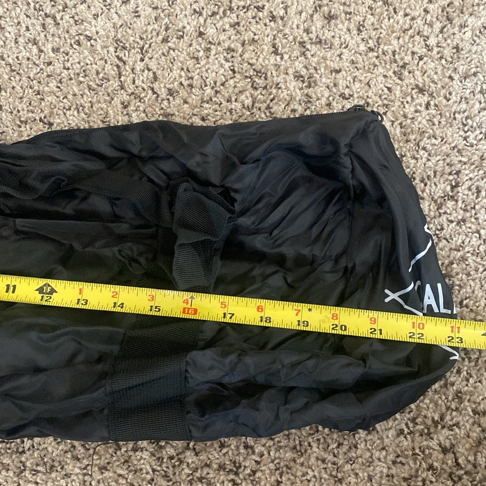 🐛NWT Black compact-able duffel bag! - Picture 8 of 11